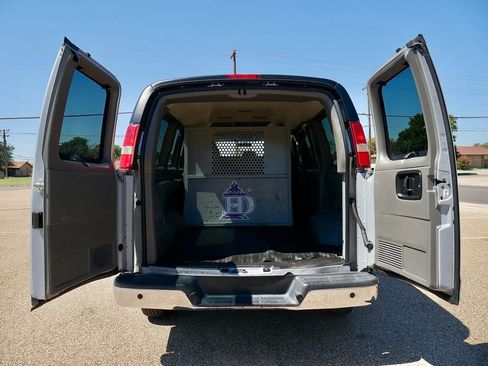 Used 2017 Chevrolet Express 2500 image 8