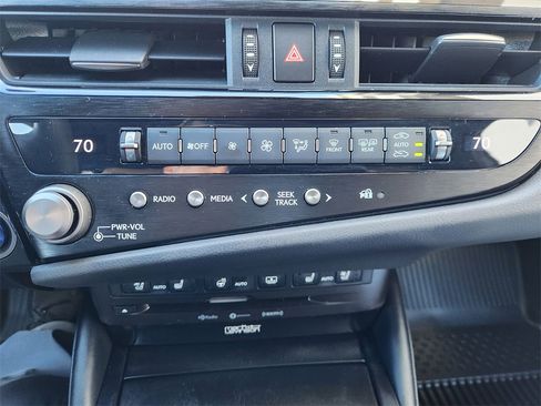 Used 2022 Lexus ES 300h Ultra Luxury image 19