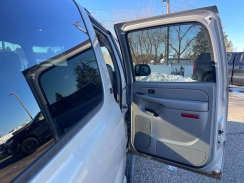 Used 2006 GMC Yukon XL SLT w/ SLT Preferred Equipment Group image 29