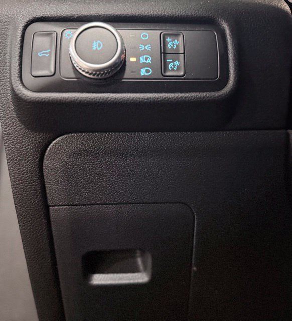 Used 2021 Ford Explorer XLT w/ Equipment Group 202A RWD image 30