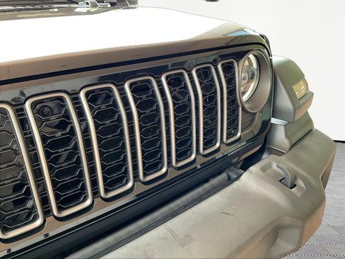 Used 2024 Jeep Wrangler Unlimited Sport AWD/4WD image 31