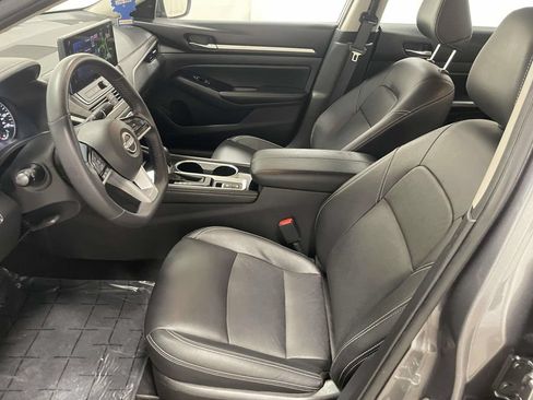 Used 2025 Nissan Altima 2.5 SL FWD image 11