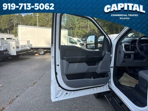 New 2025 Ford F550 4x4 Crew Cab image 21
