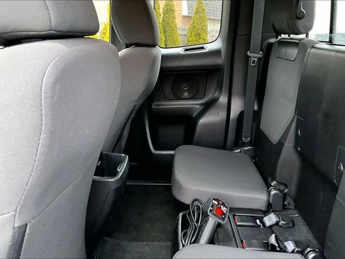 Used 2019 Toyota Tacoma TRD Off-Road image 30