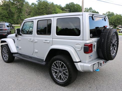 Used 2024 Jeep Wrangler High Altitude AWD/4WD image 3