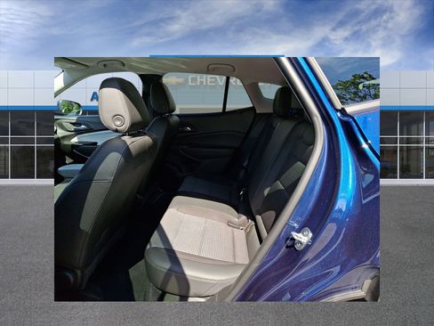 Used 2024 Chevrolet Trax LT w/ Driver Confidence Package FWD image 8