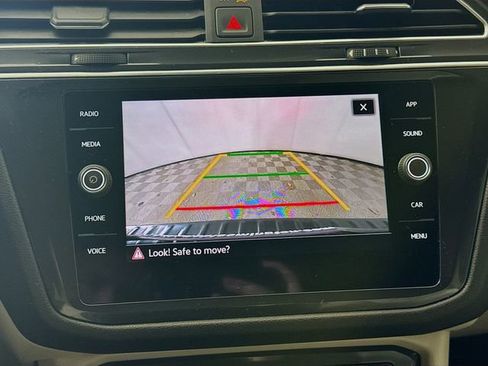 Used 2023 Volkswagen Tiguan SE R-Line image 13