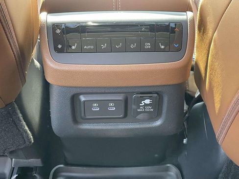 New 2026 Nissan Pathfinder Platinum image 10