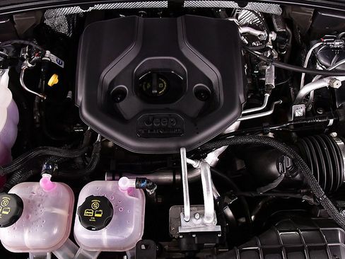 Used 2023 Jeep Grand Cherokee 4WD 4xe w/ Luxury Tech Group II image 30