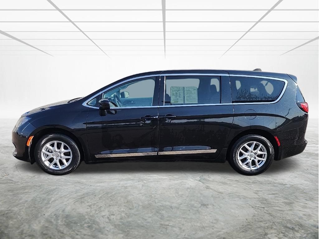 Used 2023 Chrysler Voyager LX FWD image 2
