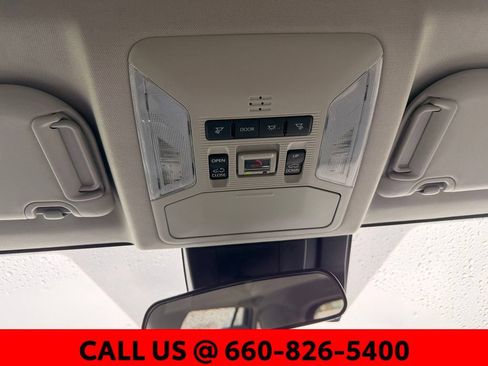 Used 2022 Toyota RAV4 XLE Premium AWD/4WD image 27