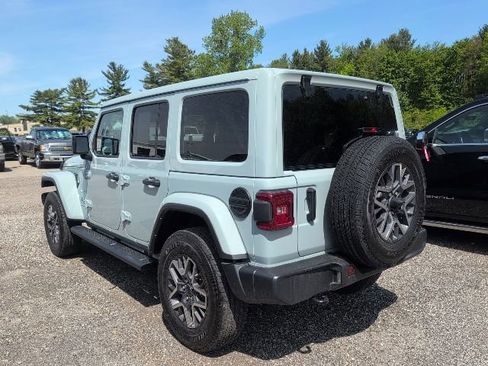 Used 2018 Jeep Wrangler Unlimited Sahara AWD/4WD image 6