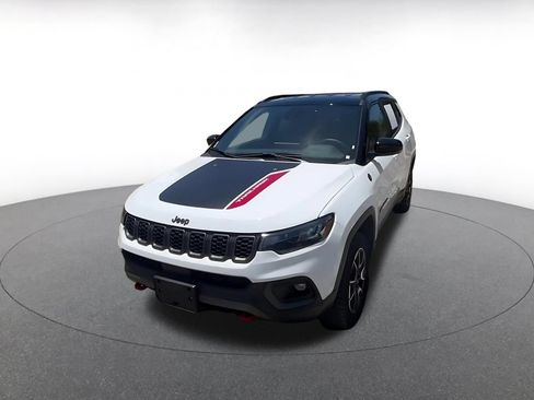Used 2025 Jeep Compass Trailhawk AWD/4WD image 7