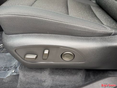 Used 2025 Chevrolet Traverse LT w/ Driver Confidence Package FWD image 23