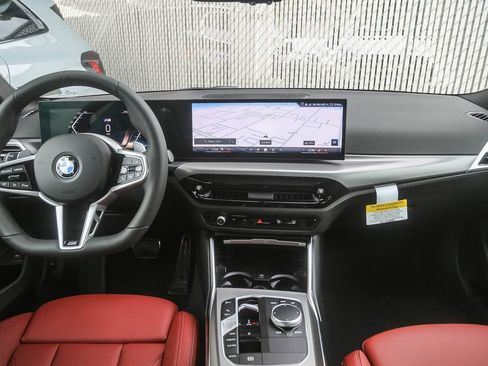 Used 2026 BMW 330i xDrive Sedan w/ M Sport Package AWD/4WD image 9