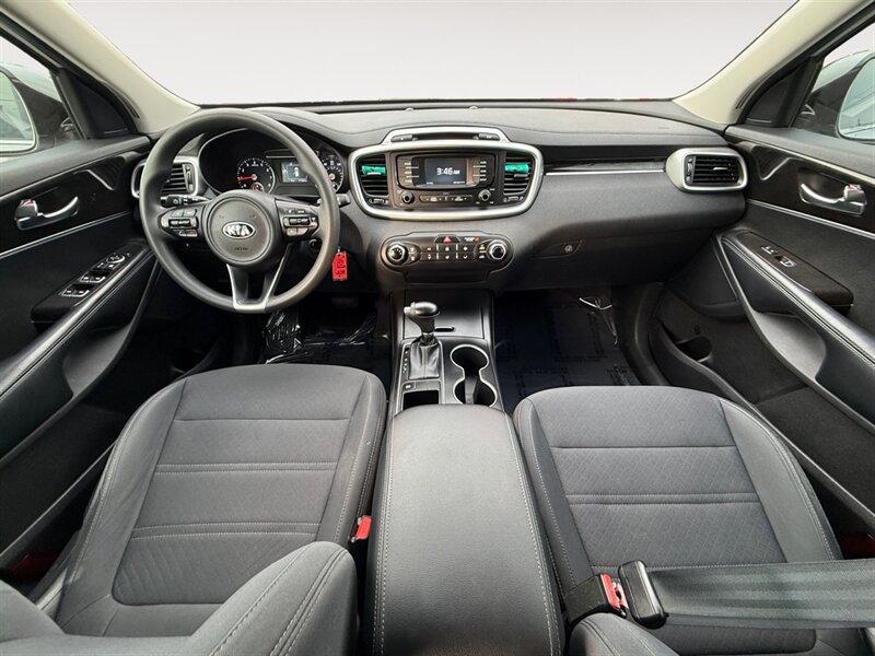 Used 2018 Kia Sorento L FWD image 11