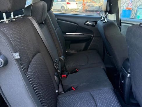 Used 2019 Dodge Journey SE image 15