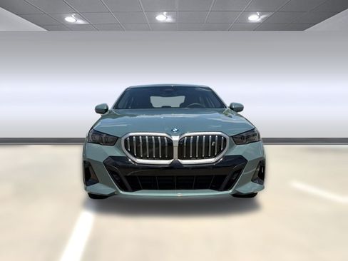 Used 2026 BMW i5 eDrive40 w/ M Sport Package AWD/4WD image 4