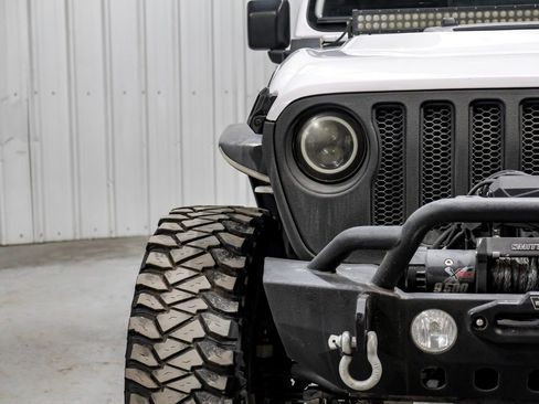 Used 2018 Jeep Wrangler Unlimited Sahara image 44