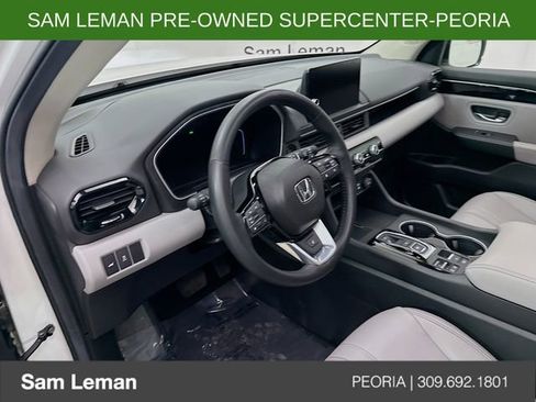 Used 2025 Honda Pilot Touring image 9