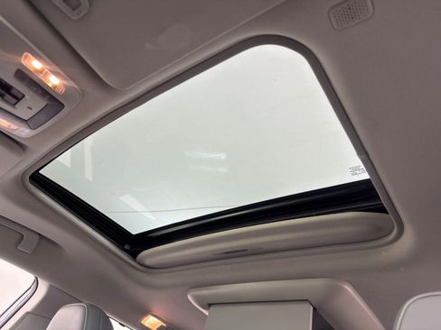 Used 2021 Toyota Sienna Limited image 11