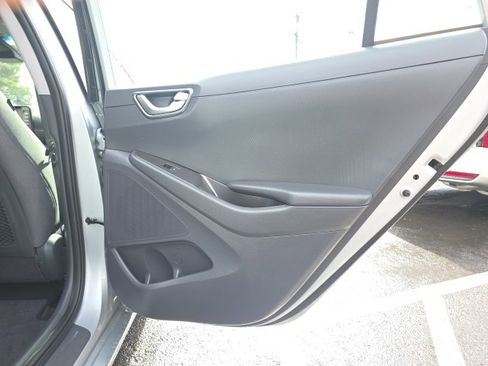 Used 2020 Hyundai Ioniq SE image 23