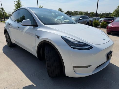 Used 2021 Tesla Model Y Long Range AWD/4WD image 3