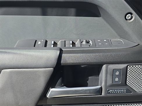 Certified 2024 Land Rover Defender 130 V8 image 29