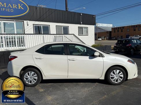 Used 2015 Toyota Corolla LE image 4