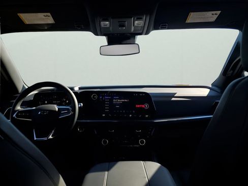 Used 2025 Chevrolet Suburban Z71 image 23