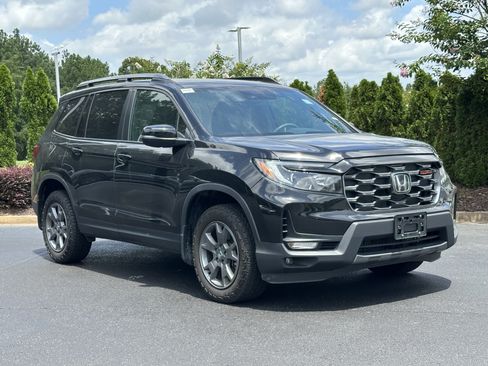 Certified 2025 Honda Passport TrailSport image 2