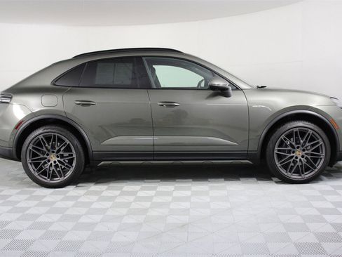 Used 2025 Porsche Macan Electric image 8