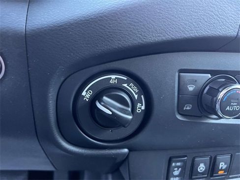 Used 2022 Nissan Frontier SV image 25