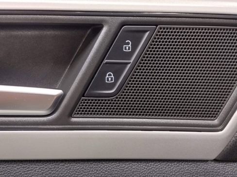 Certified 2022 Volkswagen Atlas Cross Sport SE image 24