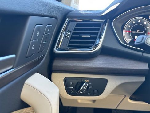 Used 2025 Audi Q5 2.0T Premium Plus w/ Premium Plus Package image 11