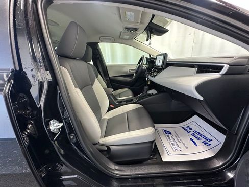 Used 2025 Toyota Corolla LE image 18