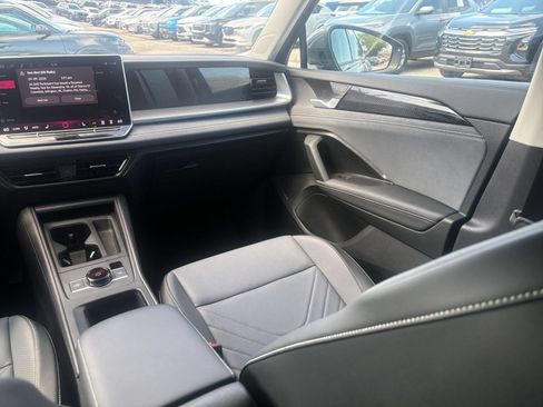 Used 2026 Volkswagen Tiguan SE AWD/4WD image 30