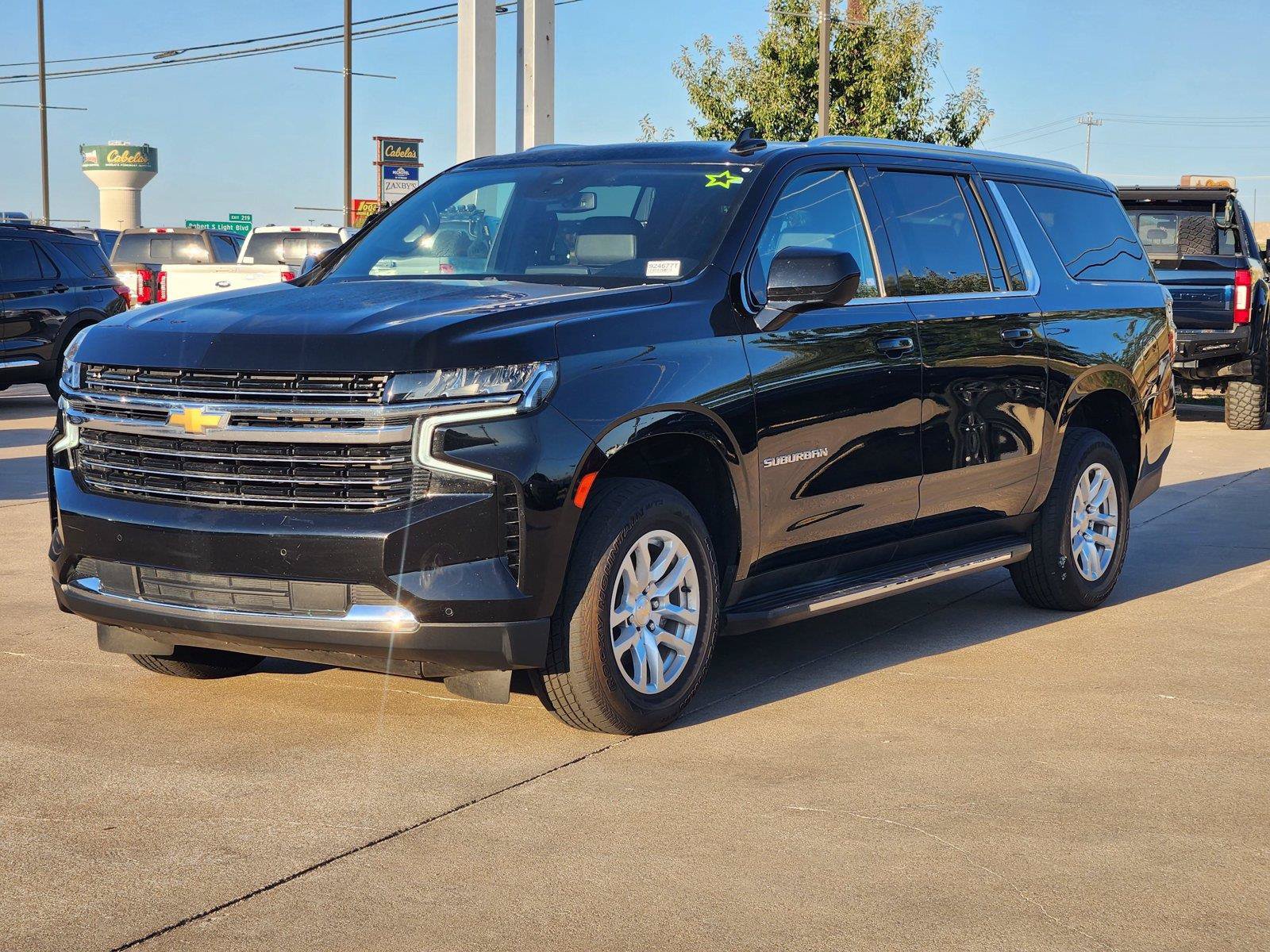 Used 2024 Chevrolet Suburban LT AWD/4WD image 3