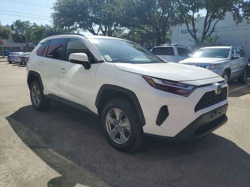 Used 2025 Toyota RAV4 XLE FWD image 9