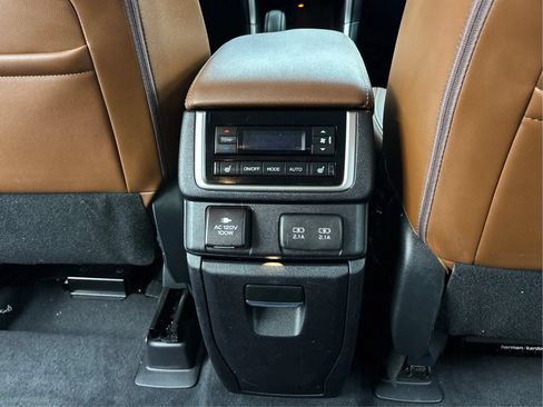 Used 2022 Subaru Ascent Touring AWD/4WD image 27