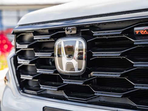 New 2025 Honda Pilot TrailSport image 13