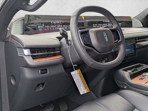 New 2025 Lincoln Navigator Black Label AWD/4WD image 3