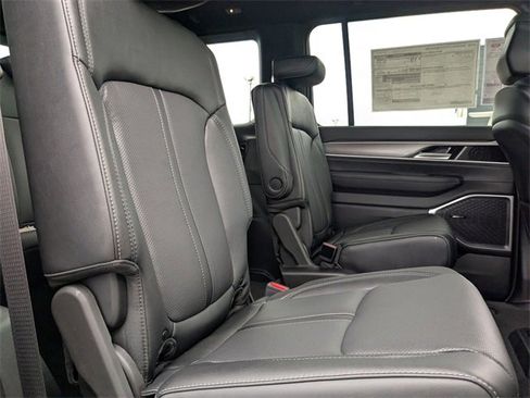 New 2025 Jeep Wagoneer Series II image 36