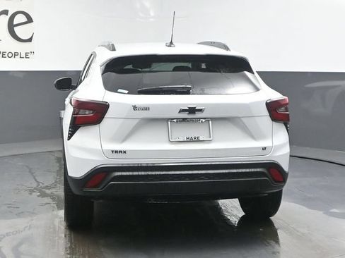 New 2026 Chevrolet Trax LT w/ Sunroof Package FWD image 13