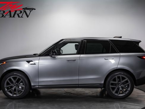 Used 2025 Land Rover Range Rover Sport SE AWD/4WD image 2