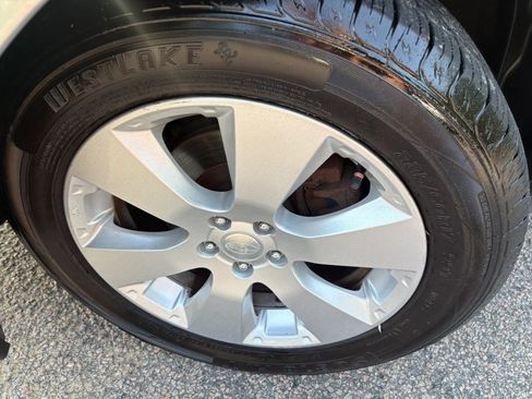 Used 2010 Subaru Outback 2.5i Premium AWD/4WD image 40