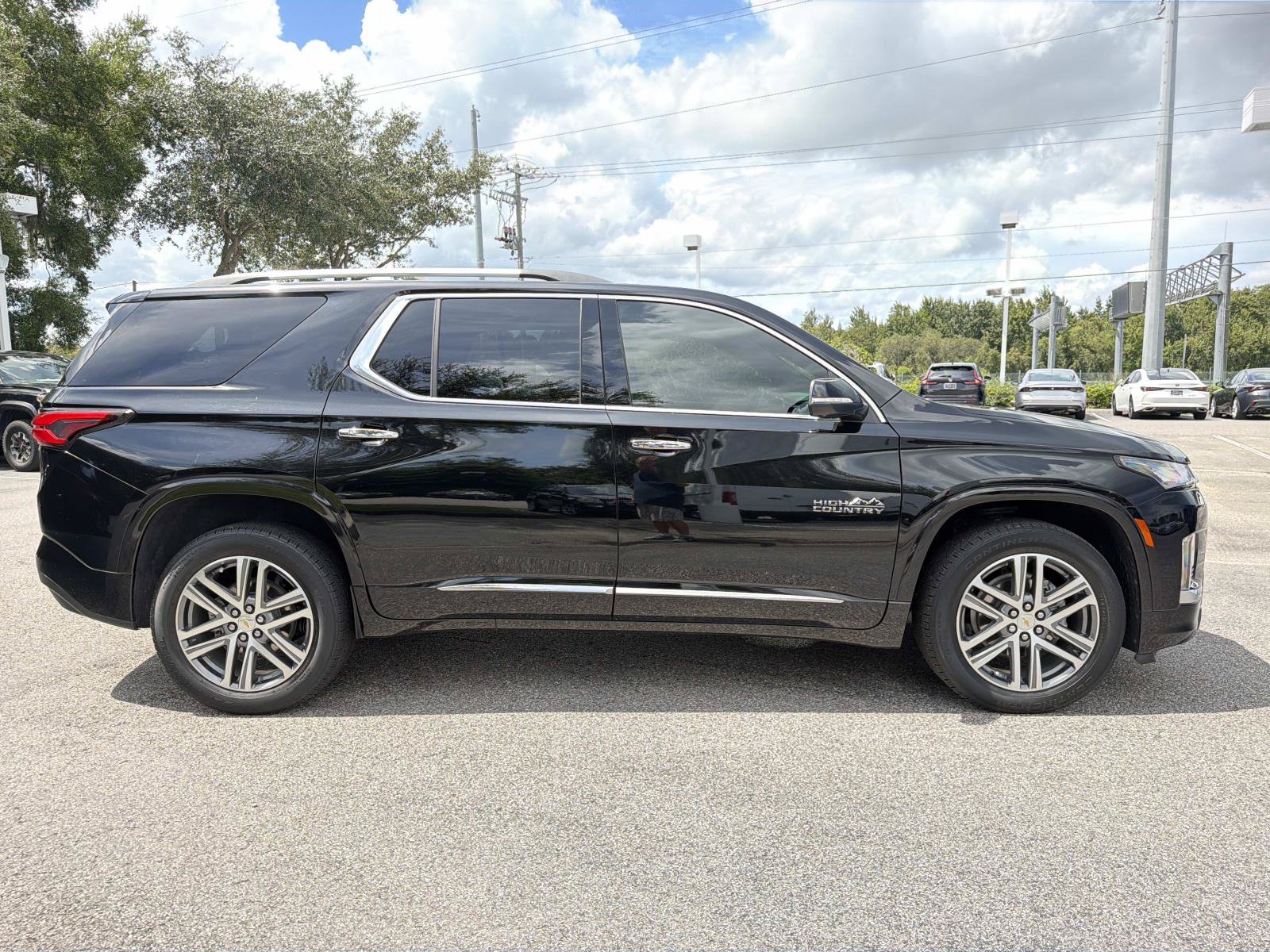 Used 2023 Chevrolet Traverse High Country w/ LPO, Floor Liner Package FWD image 2