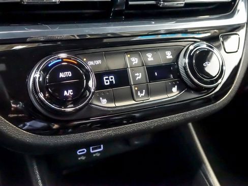 Used 2025 Buick Envista Sport Touring w/ Convenience I Package image 23