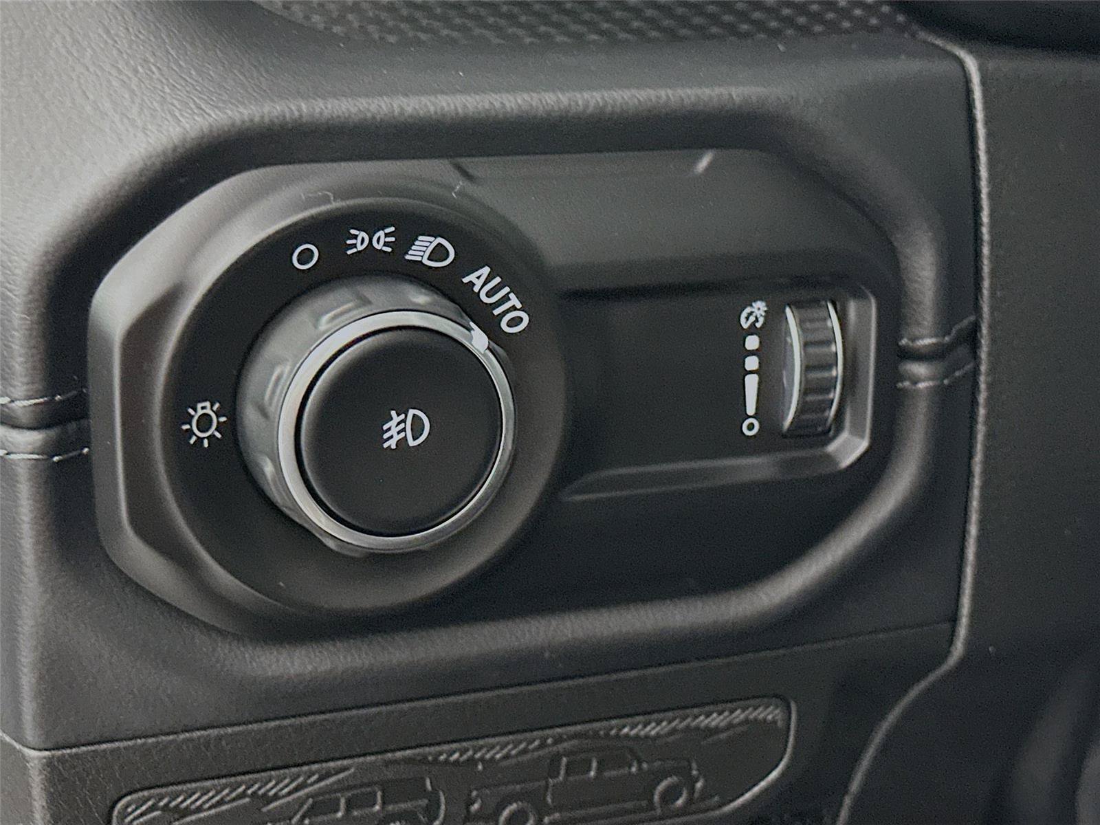 Used 2026 Jeep Wrangler Unlimited Rubicon AWD/4WD image 14
