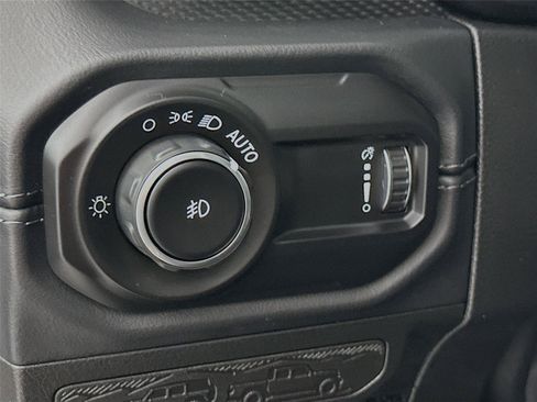 Used 2026 Jeep Wrangler Unlimited Rubicon AWD/4WD image 14
